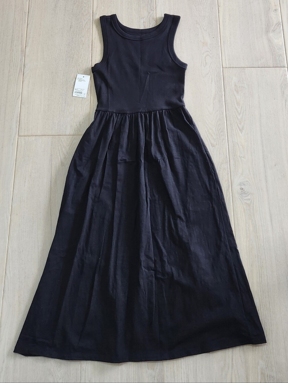 Classic Sleeveless Black Midi Dress - Timeless Everyday Style